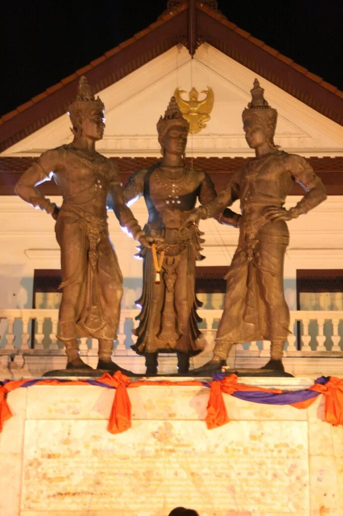 อนุสาวรีย์สามกษัตริย์กลางเมืองเชียงใหม่