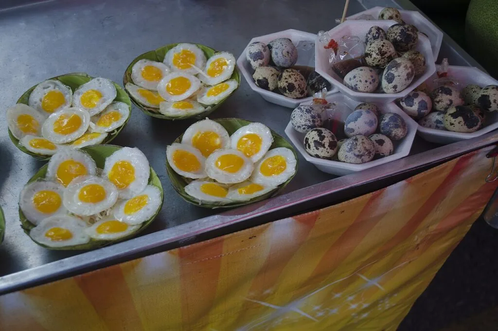 บรรยากาศยามเย็นบริเวณตลาดน้ำอัมพวา