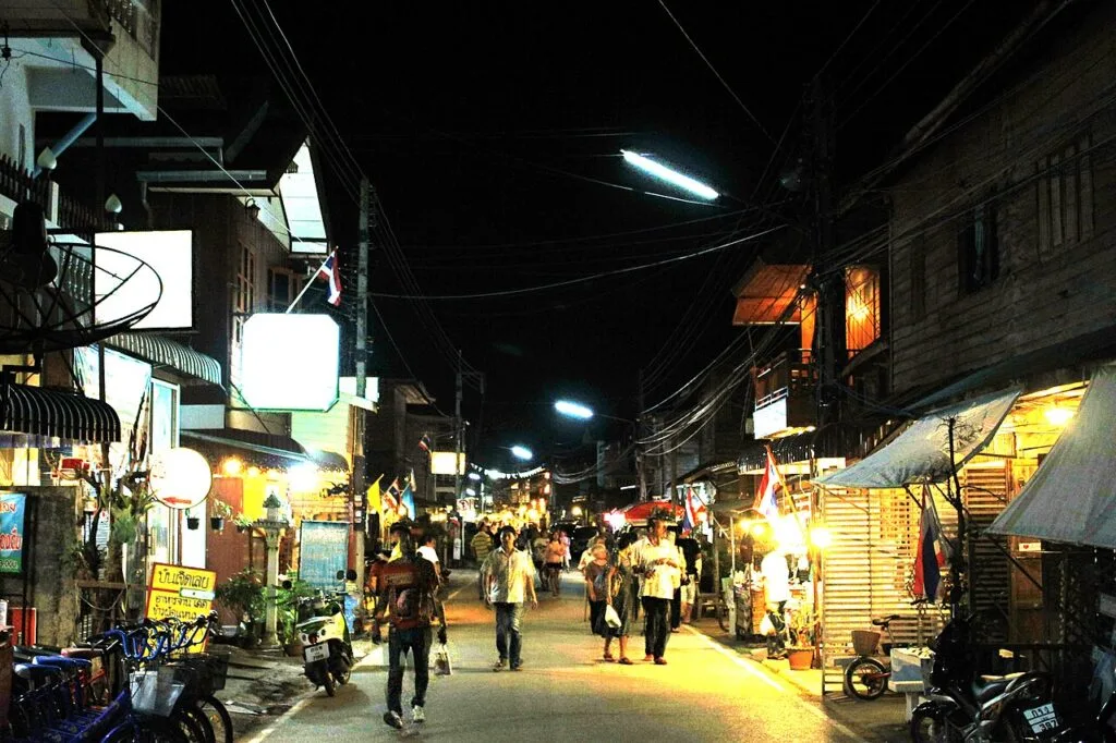 อาคารบ้านไม้เก่าในย่านเชียงคาน จังหวัดเลย