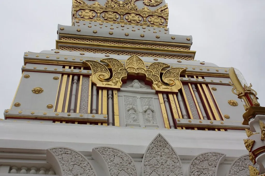 ลวดลายซุ้มทิศตะวันตกของพระธาตุพนม