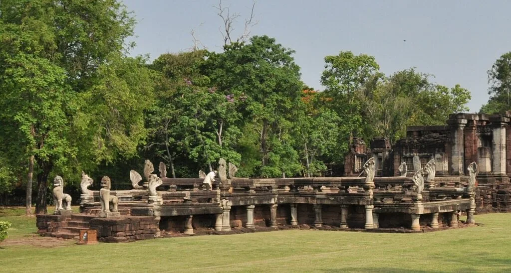 สะพานนาคราชทางเข้าสู่ปราสาทหินพิมาย