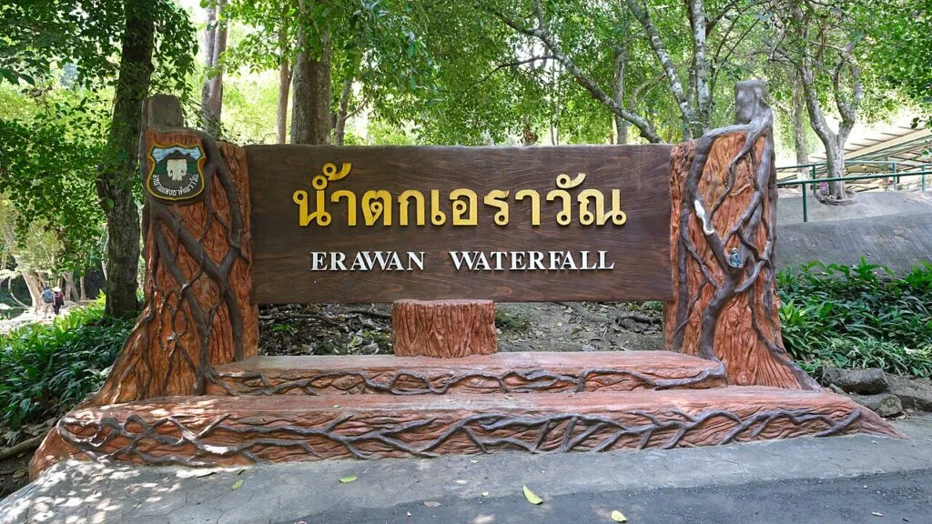 น้ำตกเอราวัณและแอ่งน้ำสีเขียวในจังหวัดกาญจนบุรี
