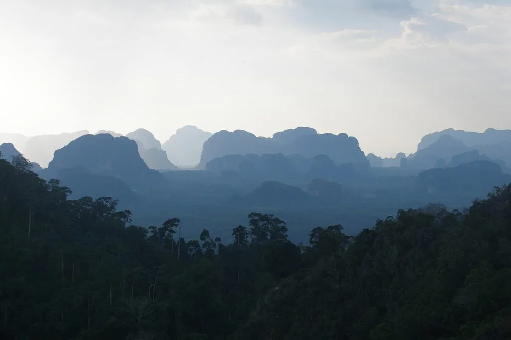 ภูเขาหินปูนและพื้นที่ชุ่มน้ำของจังหวัดกระบี่