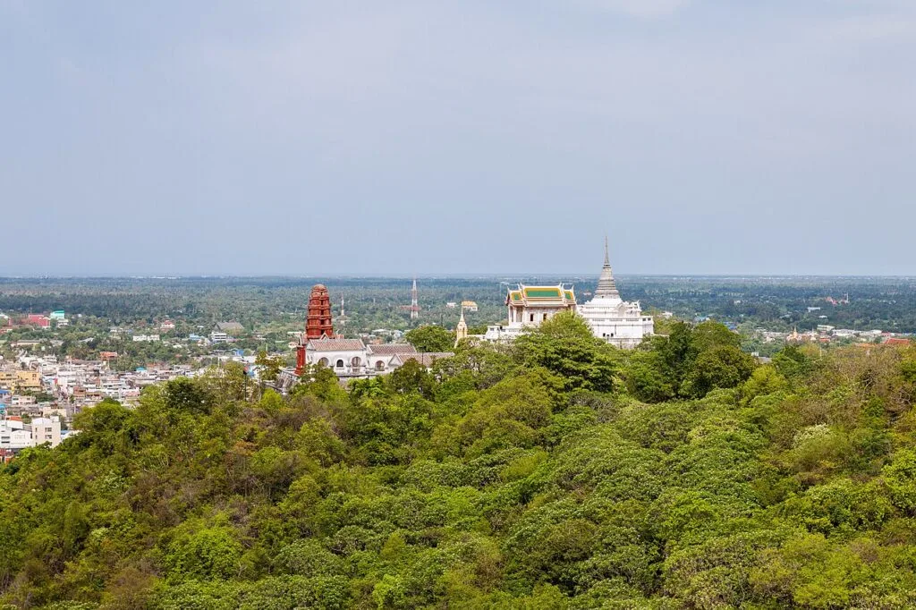 กลุ่มอาคารพระนครคีรีบนเขาวัง จังหวัดเพชรบุรี