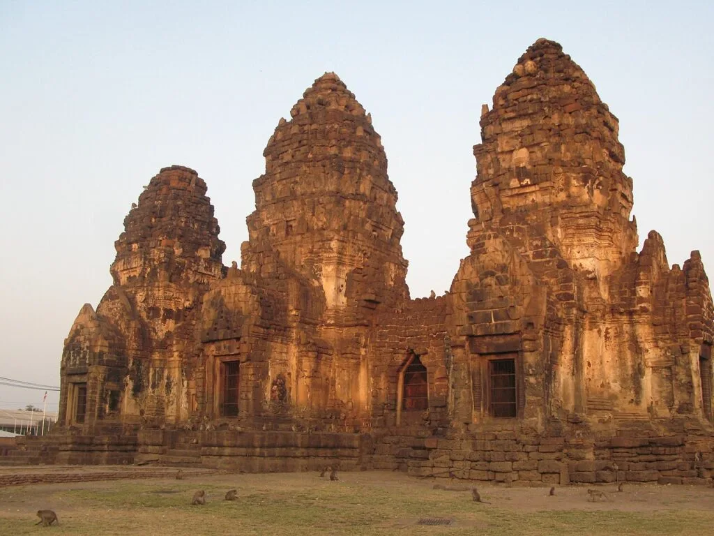 พระปรางค์สามยอด โบราณสถานศิลปะบายน