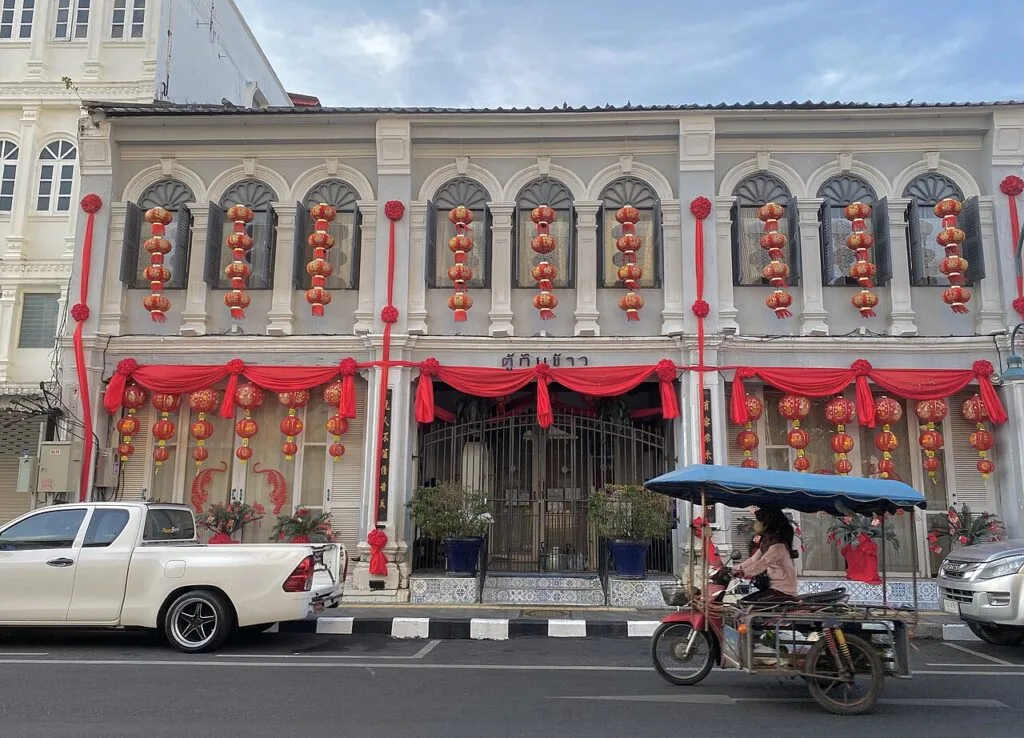 โคมจีนในย่านเมืองเก่าภูเก็ตสะท้อนวัฒนธรรมบาบ๋า