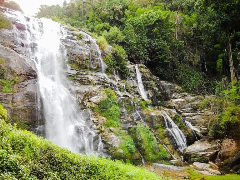 น้ำตกในอุทยานแห่งชาติดอยอินทนนท์ จังหวัดเชียงใหม่