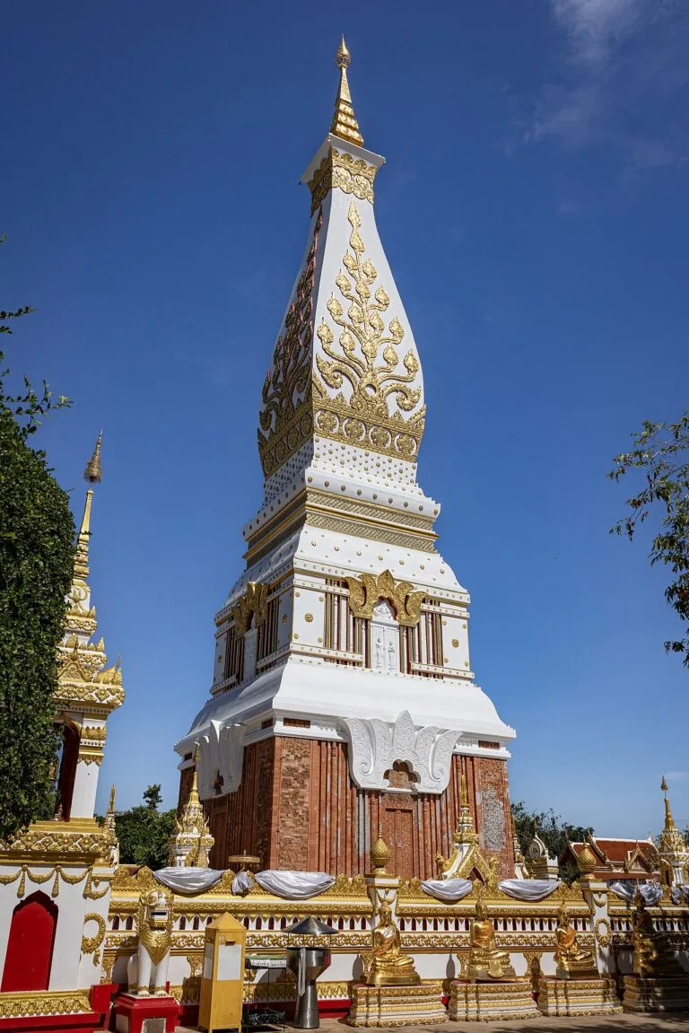 ภาพประกอบ พระธาตุพนม นครพนม — พระธาตุศักดิ์สิทธิ์คู่ฝั่งโขง